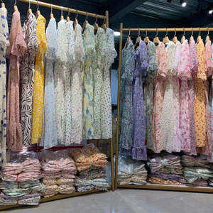 Hot Selling Women Casual Dresses Tops, & Apparel Random Mix Bulk Bales Random Mix Clothes Wholesale Southeast Asia Stock