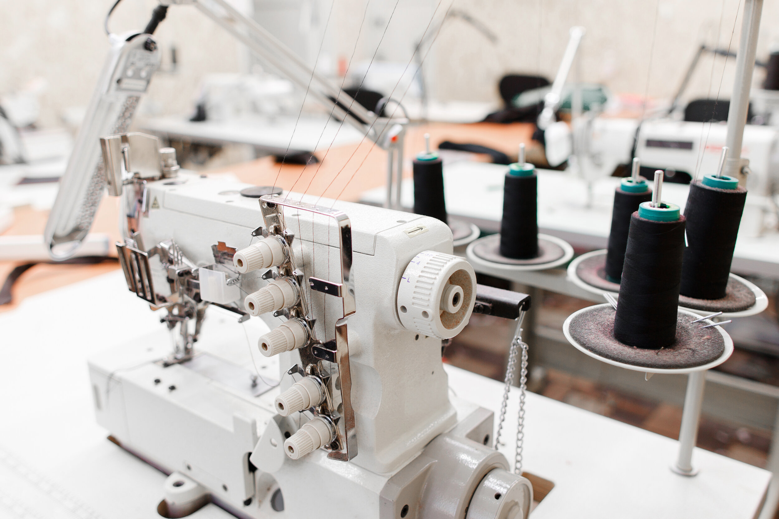 Professional Overlock Sewing Machine with differential feed
